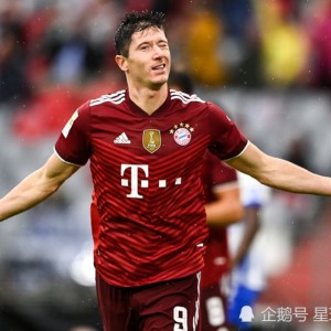  索肖前锋帽子戏法助球队登顶积分榜