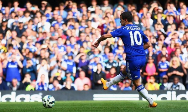  罗斯托克中场拦截果断，破坏对手进攻节奏