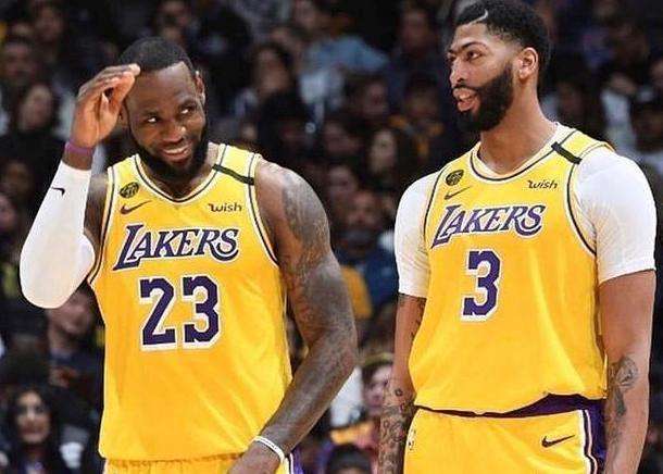 九游体育平台- 湖人队宣布签下自由球员中锋加强内线防守  